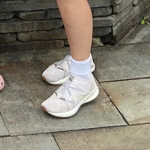 Brooks Levitate 4 L.E. Running Sneaker